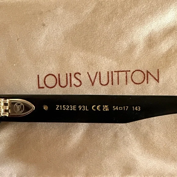 Louis Vuitton Elegant Black Sunglasses - Picture 3 of 4